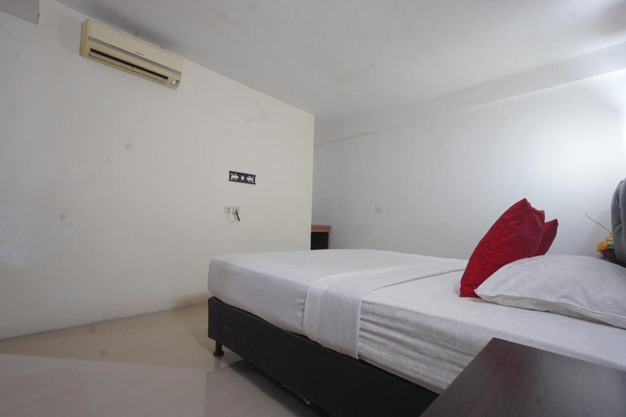 Collection O Losari Near Pantai Losari Formerly Hotel Grand Populer Макасар Экстерьер фото